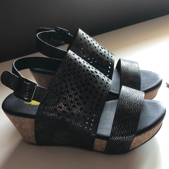 New sandals, pewter